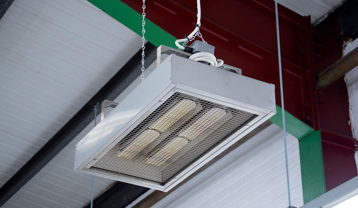 Ceiling-suspended Power 4 heater