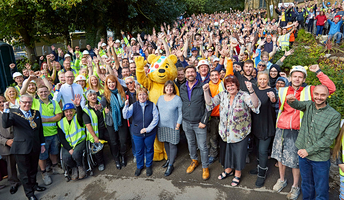 As seen on TV DIY SOS team with crowd