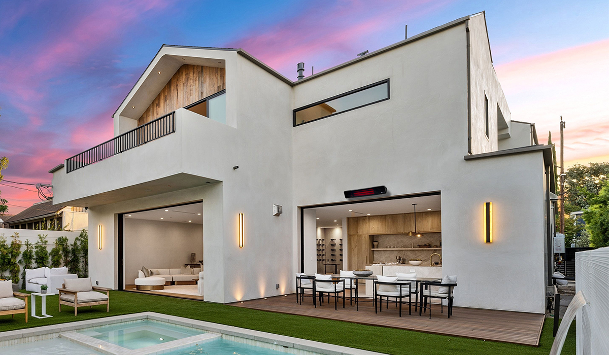 Herschel Rio in outdoor pool area