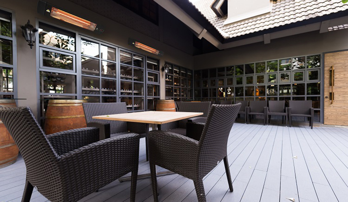 Herschel Colorado warming outside cafe