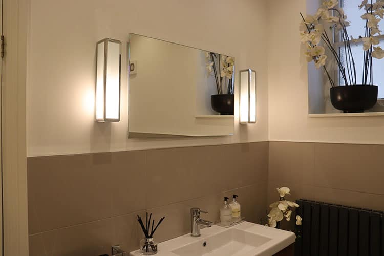 Select XLS Mirror heater in modern bathroom