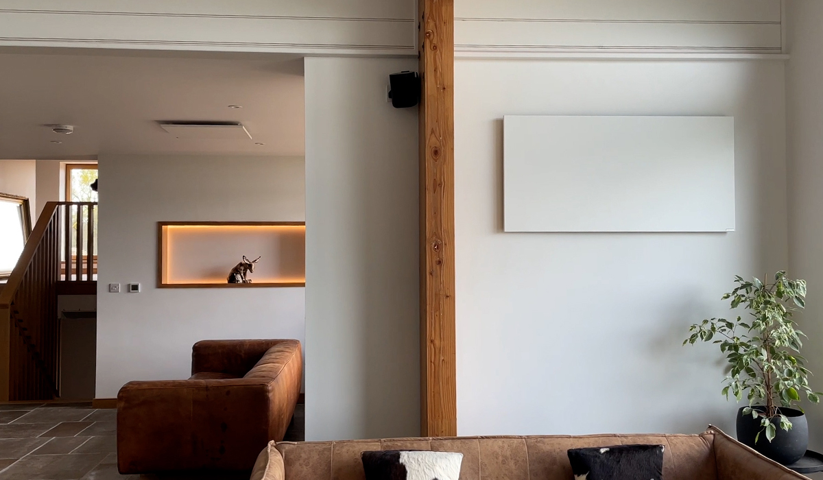 Comfort infrared panel in living space