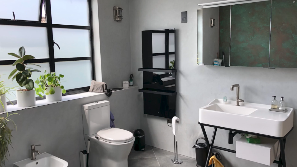 Infrared towel heater